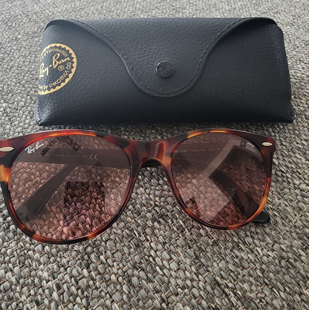 Ray-Ban Wayfarer II RB2185